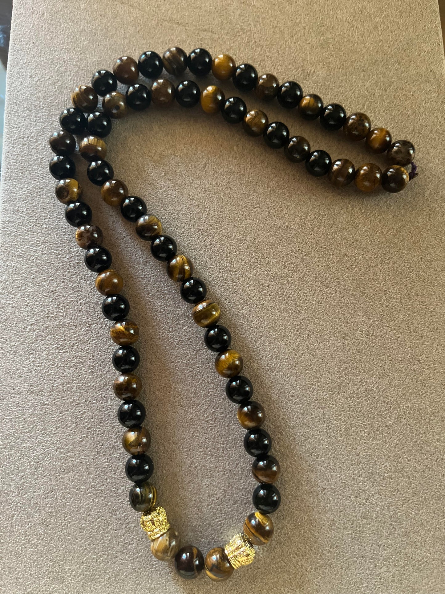 CROWNED KING BEADED NECKLACE